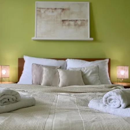 Modern 2 Apt With Free Parking And Wi-fi, Self Check-in