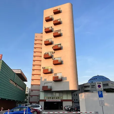 Apartamento Modern 2 Apt With Free Parking And Wi-fi, Self Check-in