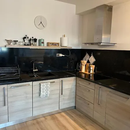 Apartment Modern 2 Apt With Free Parking And Wi-fi, Self Check-in