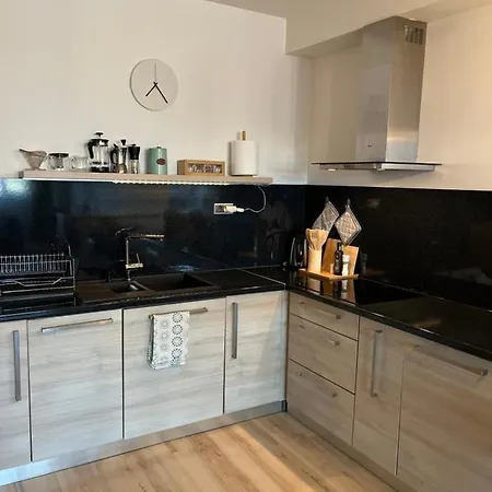 Apartmán Modern 2 Apt With Free Parking And Wi-fi, Self Check-in