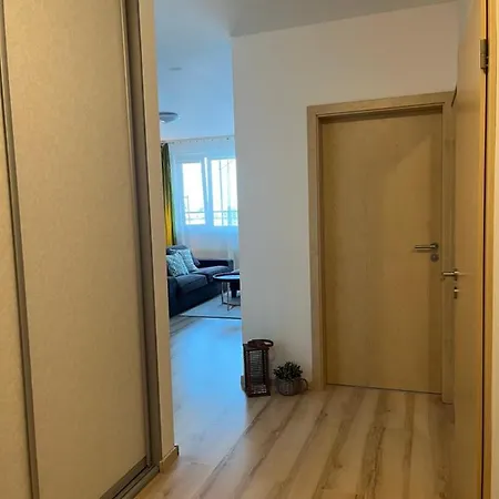 Modern 2 Apt With Free Parking And Wi-fi, Self Check-in *