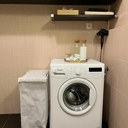 Modern 2 Apt With Free Parking And Wi-fi, Self Check-in *